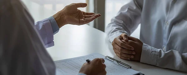 Psychiater Oder Professioneller Psychologe Beratung Über Diagnostische Untersuchung Krankheit Oder — Stockfoto