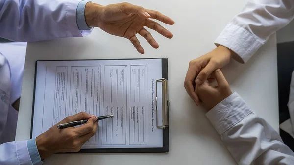 Psychiater Oder Professioneller Psychologe Beratung Über Diagnostische Untersuchung Krankheit Oder — Stockfoto