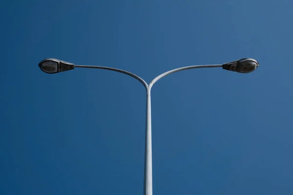 Luz Rua Com Céu Azul Fundo — Fotografia de Stock