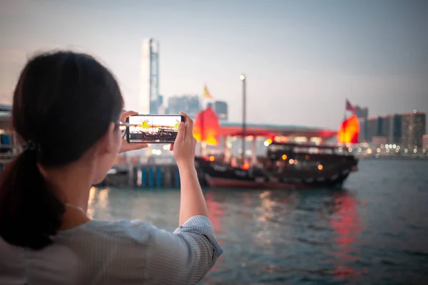 Asian Woman Using Smartphone Hong Kong City — Stock Photo, Image