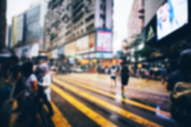 10 Ağustos 2017 - Tsim Sha Tsui, Hong Kong: İnsan kalabalığı ile sokak görmek 