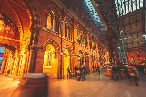 建物のキングス クロス鉄道駅 ロンドン イギリス — ストック写真