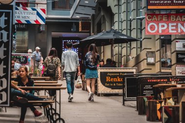 Gündüz, Hong Kong sırasında modern sokak 