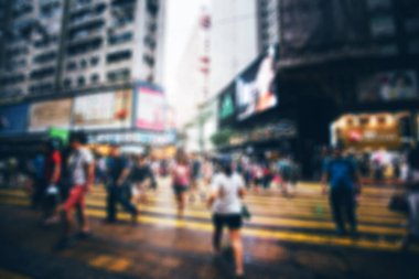 10 Ağustos 2017 - Tsim Sha Tsui, Hong Kong: İnsan kalabalığı ile sokak görmek 