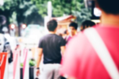 10 Ağustos 2017 - Tsim Sha Tsui, Hong Kong: İnsan kalabalığı ile sokak görmek 