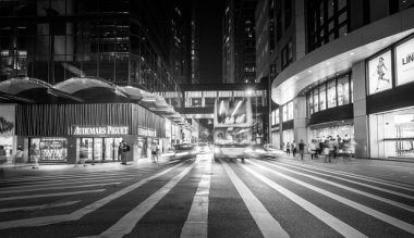Street insanlar ve taşıma sırasında gündüz, Hong Kong, siyah beyaz resim 