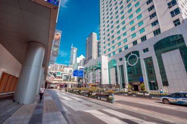 10 Ağustos 2017 - Tsim Sha Tsui, Hong Kong: İnsan kalabalığı ile sokak görmek