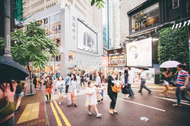 19 Kasım, 2016 - Tsim Sha Tsui, Hong Kong: Hong Kong ünlü Nathan Road'da Cumartesi Kasım, 2016 sokak görünümü.