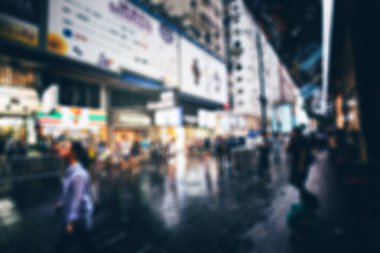 10 Ağustos 2017 - Tsim Sha Tsui, Hong Kong: İnsan kalabalığı ile sokak görmek 