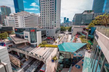 10 Ağustos 2017 - Tsim Sha Tsui, Hong Kong: İnsan kalabalığı ile sokak görmek