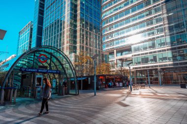 10 Ağustos 2017 - Tsim Sha Tsui, Hong Kong: İnsan kalabalığı ile sokak görmek