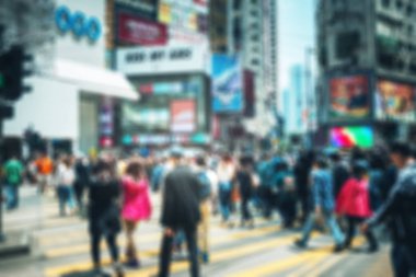 10 Ağustos 2017 - Tsim Sha Tsui, Hong Kong: İnsan kalabalığı ile sokak görmek