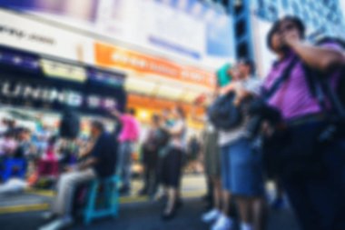 Evler ve dükkanlar, 19 Kasım, 2016 - Tsim Sha Tsui, Hong Kong ile kalabalık sokak 