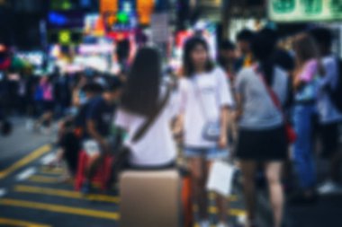 Evler ve dükkanlar, 19 Kasım, 2016 - Tsim Sha Tsui, Hong Kong ile kalabalık sokak 