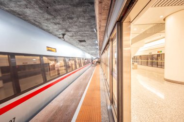 içinin boş modern Tren 