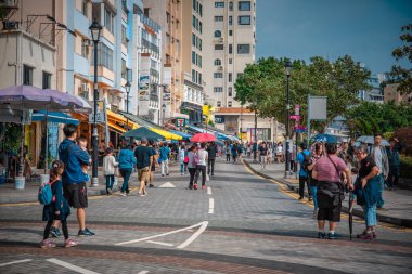 Stanley, Hong Kong - 04 Kasım 2018: ziyaret ettikleri Hong Kong Stanley Market görünümü ve ana cadde, turistler için gerekir-go yerlerden biri olmasıdır