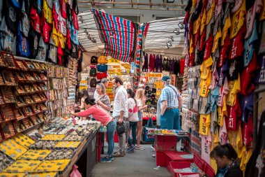 21 Ekim 2017 - Kings Cross Station, Londra: İç ve dış görünümü Kings Cross İstasyonu ve Londra, İngiltere'de alışveriş