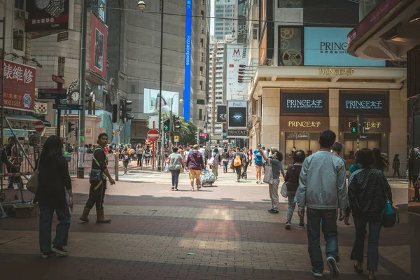 Nsanlar Taşıma Sırasında Gündüz Hong Kong Ile Modern Sokak — Stok fotoğraf
