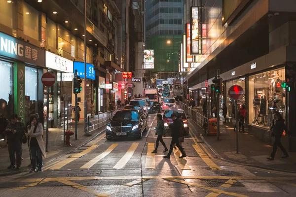 Yayalar Dükkanlar Sırasında Gündüz Hong Kong — Stok fotoğraf