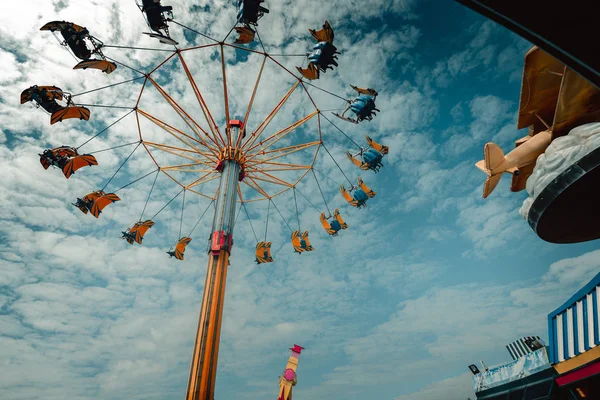 Hong Kong Noviembre 2018 Parque Atracciones Con Carruseles Durante Día —  Fotos de Stock