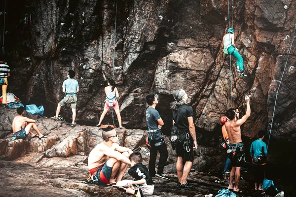 People Rock Climbing Hong Kong — Stock Photo, Image