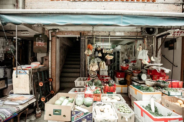 住宅やお店 2016 尖沙咀 香港で混雑した通り — ストック写真
