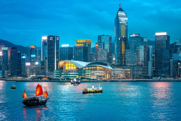 Reizen Azië Hong Kong China Stadszicht Van Wolkenkrabbers Tegen Water — Stockfoto