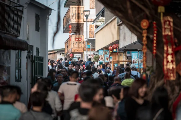 Straße Mit Fussgängern Und Geschäften Tagsüber Hong Kong — Stockfoto