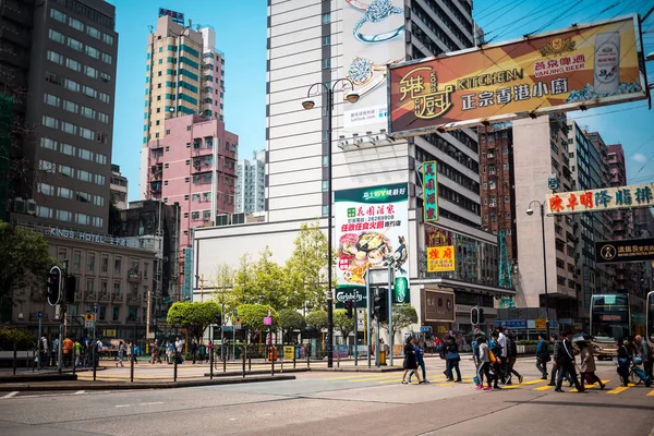 Straße Mit Menschen Und Transport Tagsüber Hong Kong — Stockfoto