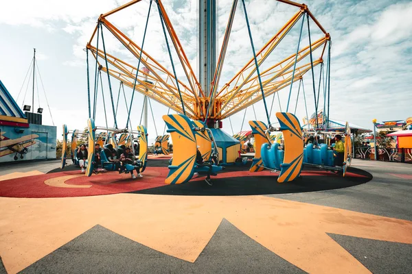 Hong Kong Noviembre 2018 Parque Atracciones Con Carruseles Durante Día —  Fotos de Stock