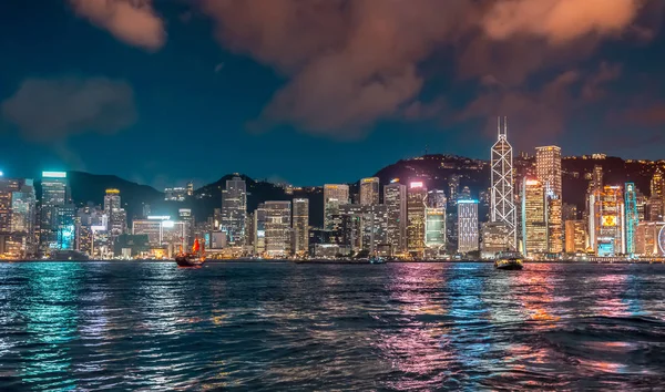 香港对水的夜景 — 图库照片