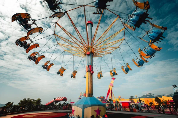 Hong Kong Noviembre 2018 Parque Atracciones Con Carruseles Durante Día —  Fotos de Stock