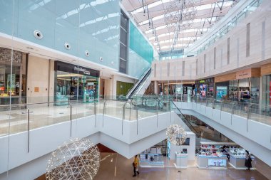 10 Ağustos 2017 - Tsim Sha Tsui, Hong Kong: İnsan kalabalığı ile sokak görmek