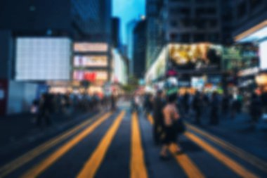 10 Ağustos 2017 - Tsim Sha Tsui, Hong Kong: İnsan kalabalığı ile sokak görmek