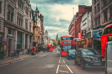 21 Ekim 2017 - Kings Cross Station, Londra: İç ve dış görünümü Kings Cross İstasyonu ve Londra, İngiltere'de alışveriş