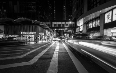 Street insanlar ve taşıma sırasında gündüz, Hong Kong, siyah beyaz resim 