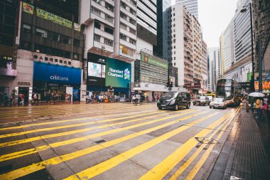 19 Kasım, 2016 - Tsim Sha Tsui, Hong Kong: Hong Kong ünlü Nathan Road'da Cumartesi Kasım, 2016 sokak görünümü.