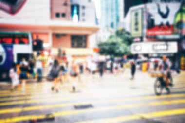 10 Ağustos 2017 - Tsim Sha Tsui, Hong Kong: İnsan kalabalığı ile sokak görmek 