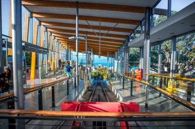 Gündüz sırasında Hong Kong manzaralı