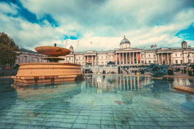 21 Ekim 2017 - Kings Cross Station, Londra: İç ve dış görünümü Kings Cross İstasyonu ve Londra, İngiltere'de alışveriş