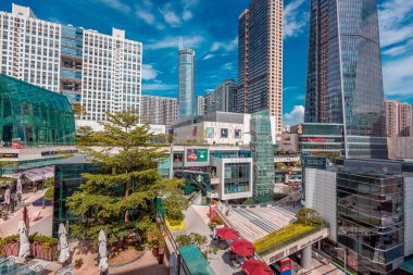 10 Ağustos 2017 - Tsim Sha Tsui, Hong Kong: İnsan kalabalığı ile sokak görmek