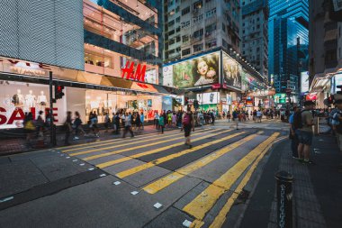 Gündüz, Hong Kong sırasında modern sokak 