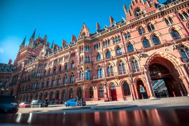21 Ekim 2017 - Kings Cross Station, Londra: İç ve dış görünümü Kings Cross İstasyonu ve Londra, İngiltere'de alışveriş