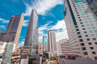 10 Ağustos 2017 - Tsim Sha Tsui, Hong Kong: İnsan kalabalığı ile sokak görmek