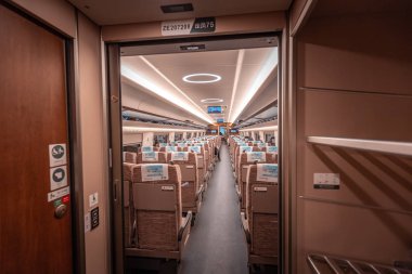 içinin boş modern Tren 