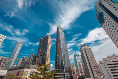 10 Ağustos 2017 - Tsim Sha Tsui, Hong Kong: İnsan kalabalığı ile sokak görmek
