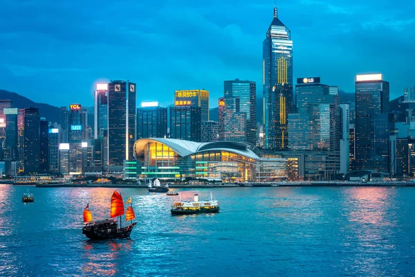 Reizen Azië Hong Kong China Stadszicht Van Wolkenkrabbers Tegen Water — Stockfoto