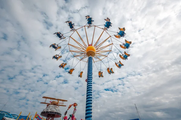 Hong Kong Noviembre 2018 Parque Atracciones Con Carruseles Durante Día —  Fotos de Stock