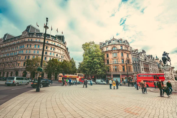 キングス クロス駅 ロンドン 英国でのショッピングの 2017 キングス クロス駅 ロンドン 内側と外側ビュー — ストック写真