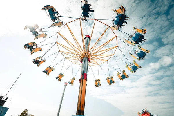 Hong Kong Noviembre 2018 Parque Atracciones Con Carruseles Durante Día —  Fotos de Stock